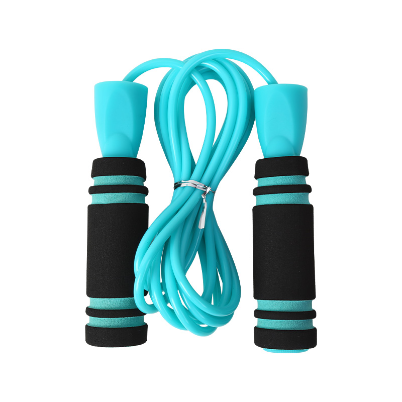 Springseile aus zweifarbigem Schaumstoff mit Spezialgriff Springseile aus zweifarbigem Schaumstoff mit Spezialgriff